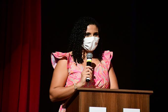 Doutora Veridiana Ferreira durante abertura do evento