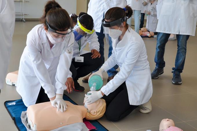Débora ingressou no 1º semestre de 2020 na Medicina Jaú pelo Prouni; nos três campi, o curso médico da Unoeste soma 28 bolsas integrais