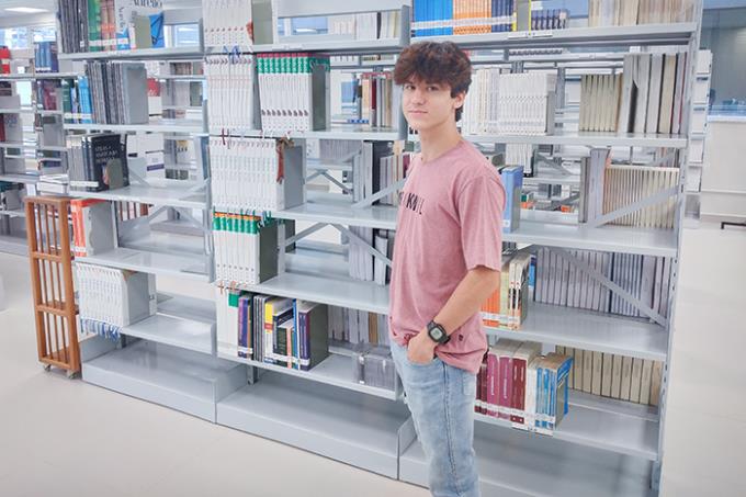 “Biblioteca da Unoeste é bem estruturada e oferece todos os recursos que precisamos para a nossa rotina de estudos”, diz Illan