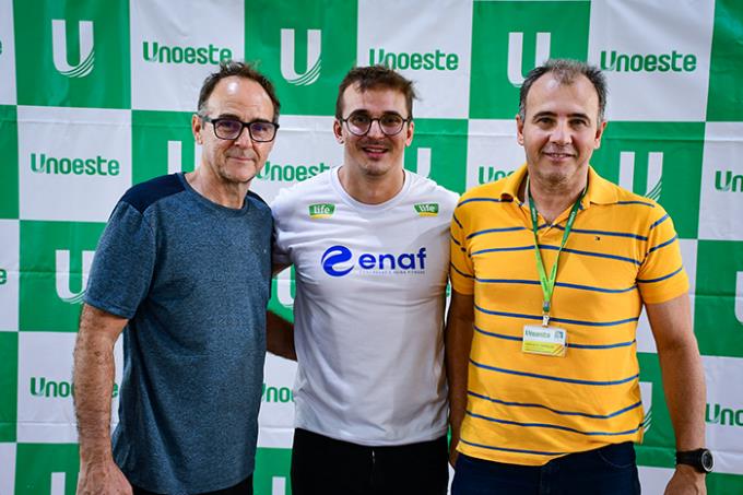 Os organizadores do Enaf Sebastião Paulino e Marcelo Bott com Dr. Marcelo Crepaldi, coordenador do curso de Educação Física Unoeste