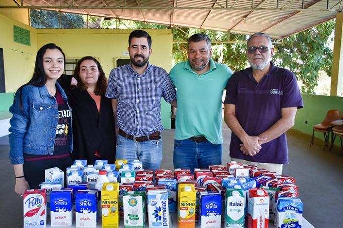 Projeto doa leite e inicia nova ação na Cristolândia