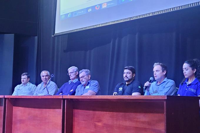 Mesa diretora dos trabalhos do evento no campus da Unesp em Botucatu