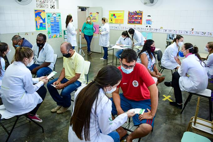 Acadêmicos aplicam na prática conteúdo aprendido em aula