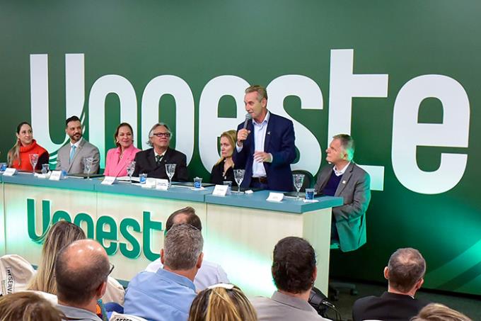 Na inauguração do campus de Jaú, o prefeito Ed Thomas enalteceu que a conquista no ranking nacional muito se deve a parceria com a Unoeste