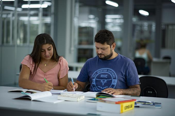 Bibliotecas da Unoeste dispõem também de espaços para estudo individual e coletivo