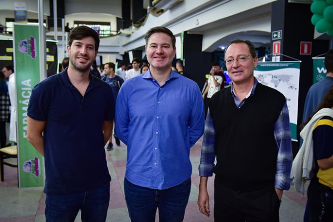 O pró-reitor Administrativo Guilherme Carapeba, o diretor das Faculdades de Medicina, Murilo Carapeba e o pró-reitor Acadêmico Dr. José Eduardo Creste