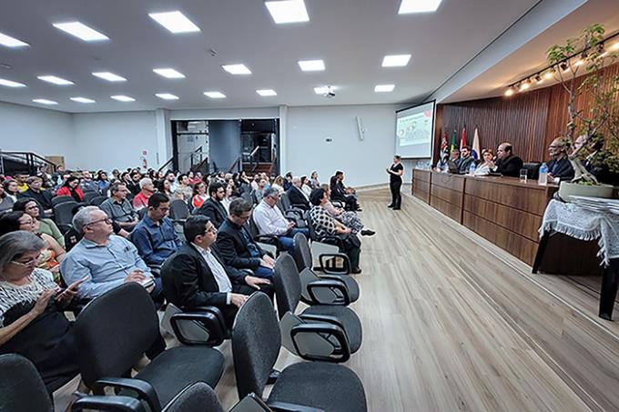 Solenidade que homenageou Unoeste pelo compromisso em defesa da PcD foi realizada no auditório da OAB de Presidente Prudente