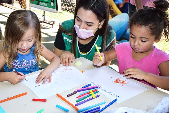 Atividade de desenho, ofertada pelo curso de Psicologia 