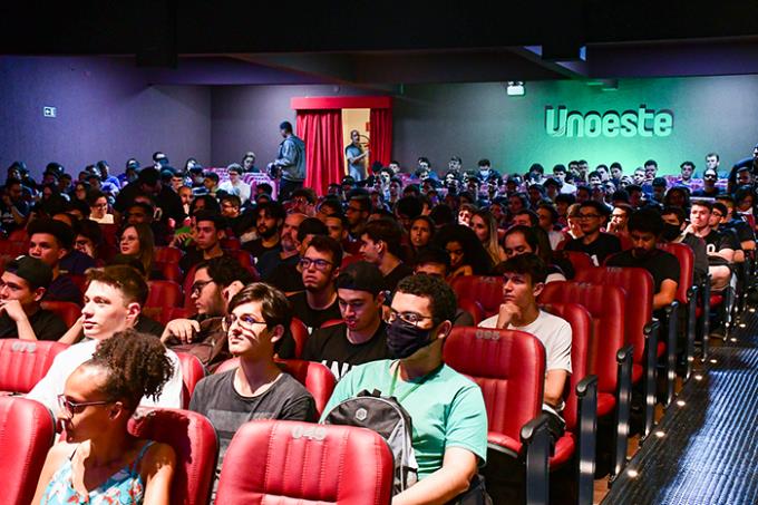 Abertura reuniu alunos, professores e diversos convidados