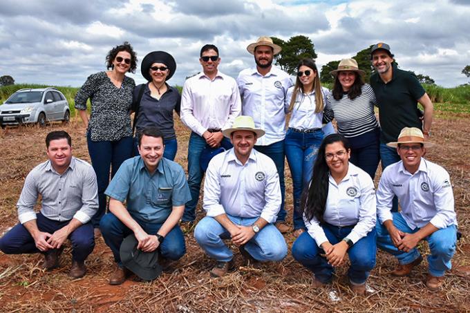 Participantes do encontro na Fazenda Experimental da Unoeste, em Presidente Bernardes