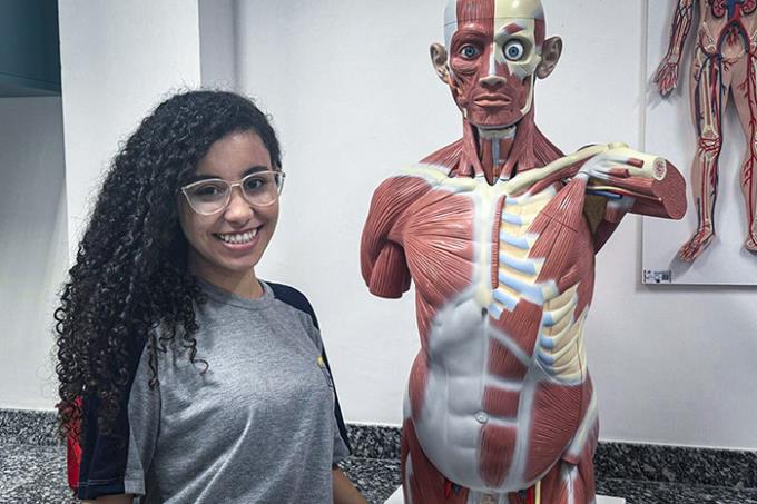 Monique Nascimento: “Eu sonho com a medicina [...] Então estar dentro de um laboratório desse é o início de que essa realização pode ser sim possível”