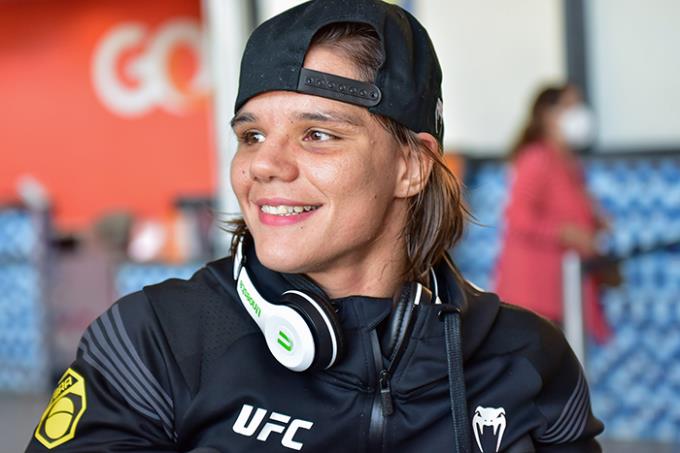 A representante de Prudente no UFC, Ariane “Sorriso”, estará presente no evento mas não vai competir porque se recupera de cirurgia