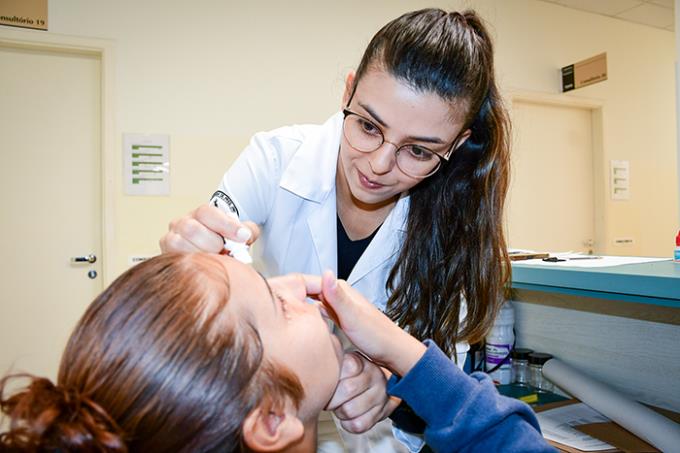 Mutirão de oftalmologia atende crianças da cidade de Nantes
