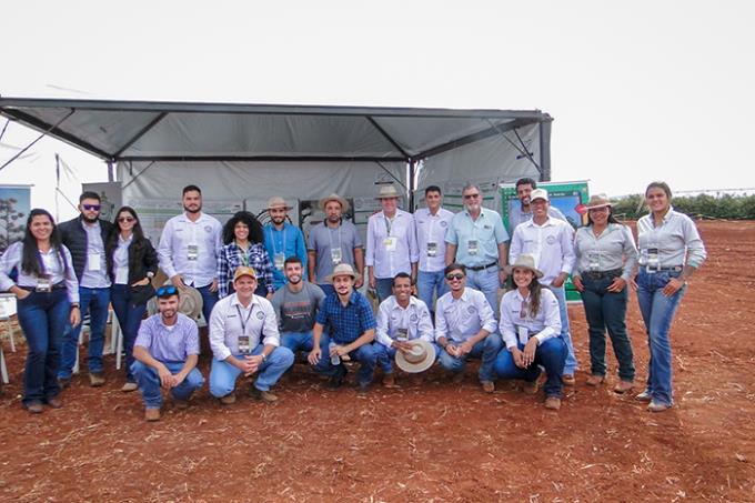 Caravana da Unoeste e convidados no estande que montou no Cotton Day