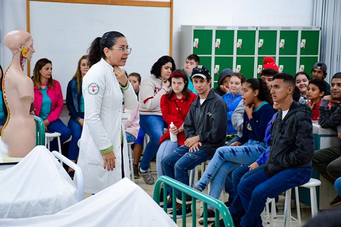 Dra. Larissa Sapucaia ministrou aula show para os alunos