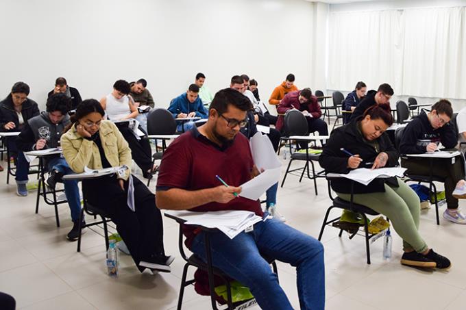 Vestibulares da Unoeste movimentam os campi de Jaú e Guarujá
