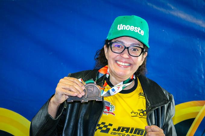 Irene Aparecida é paratleta da Associação Paradesportiva do Oeste Paulista 