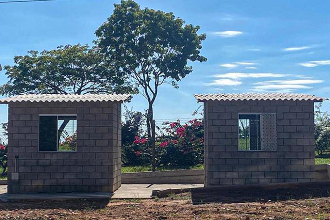 Protótipo que simula casas semelhantes àquelas construídas em conjuntos habitacionais e onde foi instalado o Eco Cooler para testes