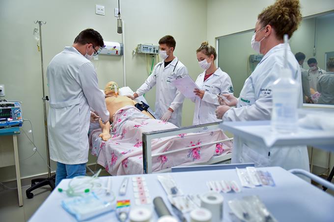 Equipamentos modernos compõem a estrutura para os cursos na área da saúde