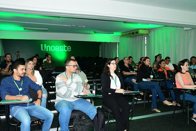 Gestores em uma das atividades do encontro, no auditório Cerejeira
