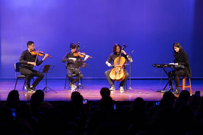 Na cerimônia de abertura da Jornada Científica de Nutrição, público pode conferir apresentações artísticas e culturais no palco
