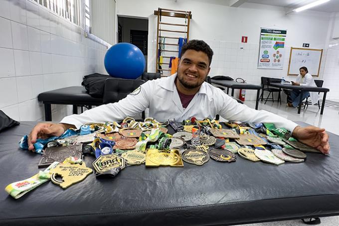 Lucas Porto começou neste ano a estudar Fisioterapia na Unoeste: “Eu sempre gostei de ajudar as pessoas”