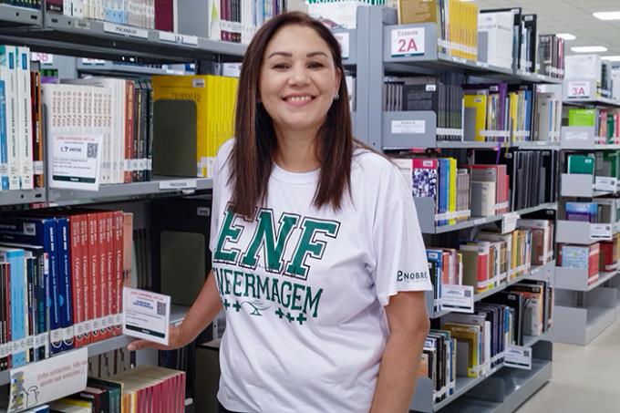 Chrystiane Melo Viezer conquistou bolsa no vestibular e ingressou no curso de Enfermagem