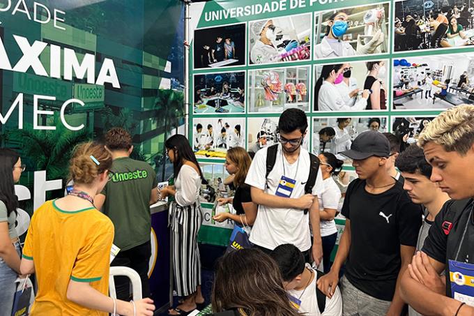 Unoeste é destaque na Feira do Estudante em Praia Grande