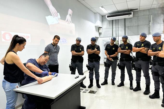 Medicina ensina técnicas de atendimento pré-hospitalar na PM