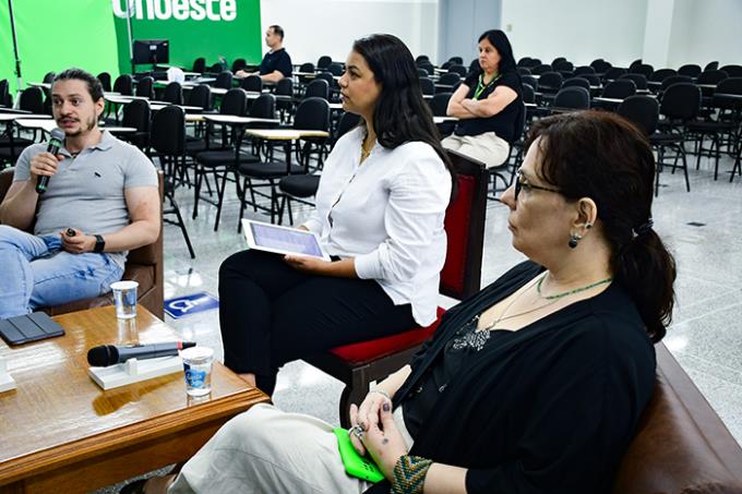 Mesa-redonda: Dr. Daniel e professoras mestres Janiele e Mariangela 