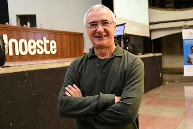 Dr. Wilson Roberto Lussari, coordenador do curso de Gestão Comercial EAD que obteve a quantidade máxima de estrelas na avaliação