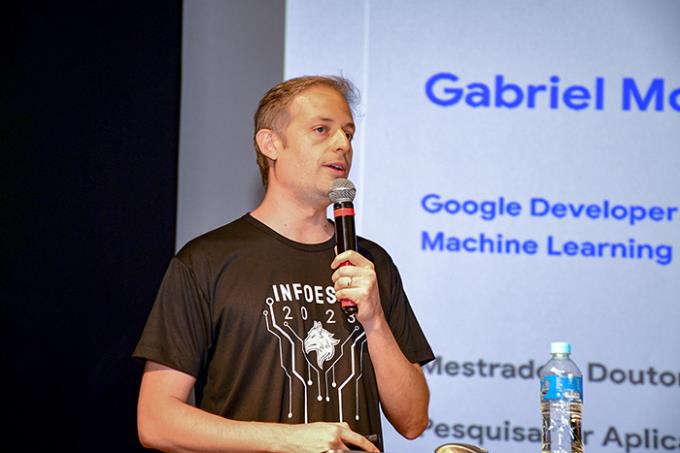 Dr. Gabriel de Souza Pereira Moreira abordou o tema “IA Generativa com Large Language Models: uma introdução ‘mão-na-massa’