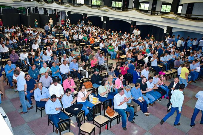 Público do o 3º Fórum Paulista de Febre Aftosa, no Salão do Limoeiro