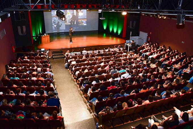 r famosa palestra para alunos de Fartura