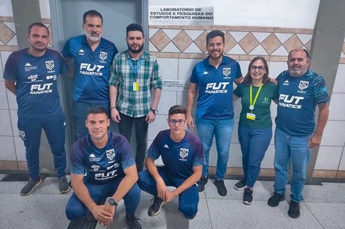 Pedro, Alencar, Wesley, Dimitri, Rose e José (em pé); Leandro e Paulo (agachados) 
