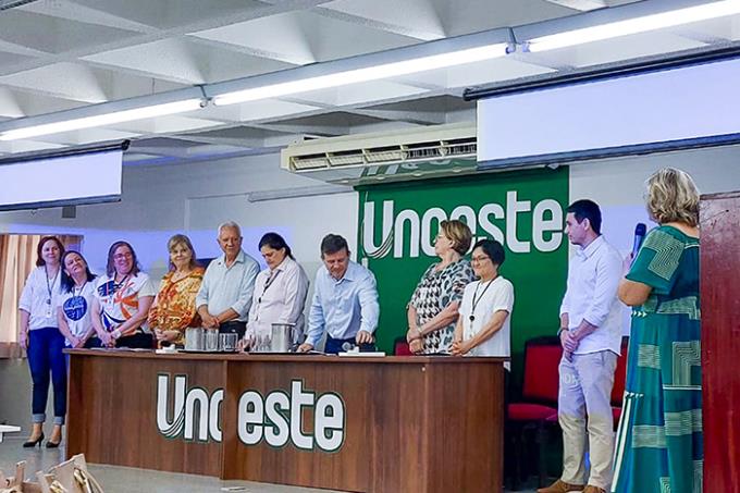 Composição da mesa do cerimonial de abertura do simpósio