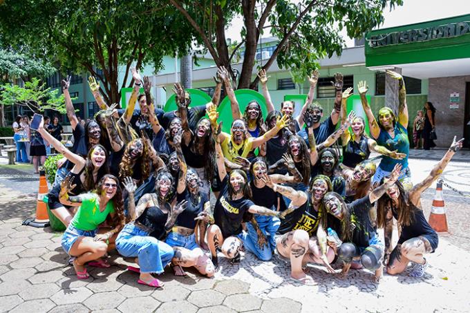 Aprovadores estiveram no campus 1 para comemorar a aprovação no vestibular