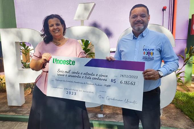 A coordenadora geral da Pós lato sensu Célia dos Santos Silva e o presidente da Feapp Leandro Pires