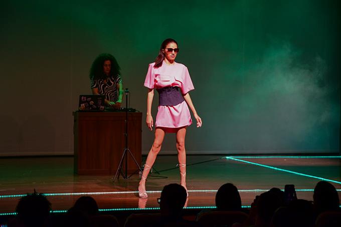 Alunos do Design de Moda realizam desfile com tema futurista