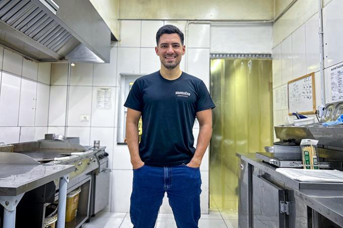 Guilherme Sanches é ex-aluno da Gastronomia Unoeste e dono da Monstro Hamburgueria 