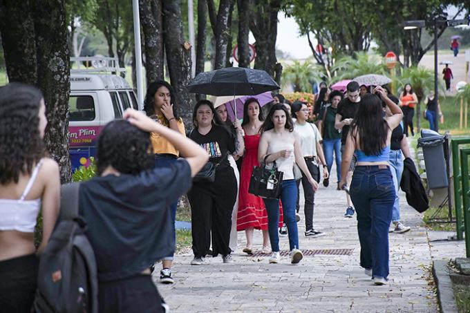 Calouros e veteranos agitam os campi da Unoeste em Prudente