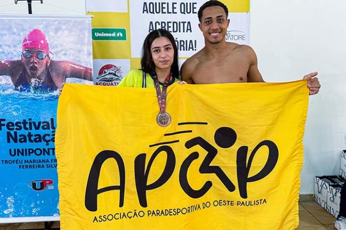 Os atletas Gabriel Pires e Giovana Arrais da equipe Apop/Semepp/Centro de Referência