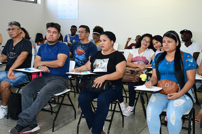 Programa embasa ensino de língua portuguesa para imigrantes