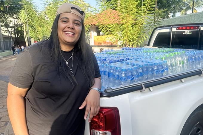 A cantora Lorena Cristine usou suas redes sociais para mobilizar a todos na corrente do bem: “O pessoal doou de um real a 10 mil reais”