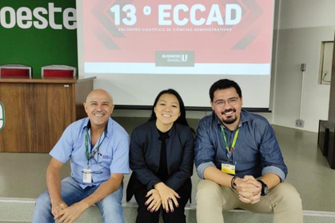 Comissão organizadora do ECCAD: professores Valdecir Cahoni, Érika Kato e Gustavo Yuho Endo