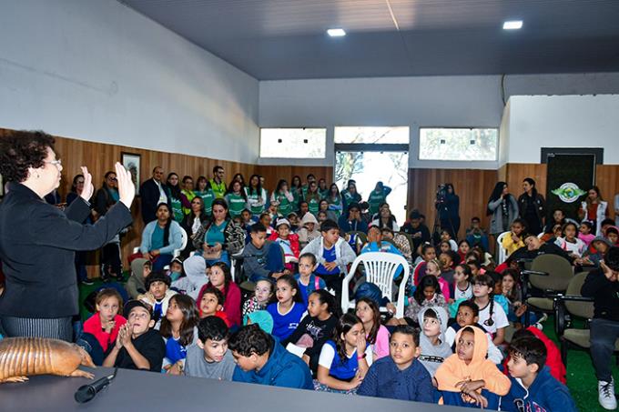 Parte do público durante a abertura e a fala de Cidinha Martines