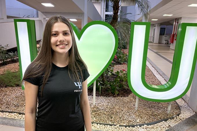 Luiza Roque é aluna do curso de Psicologia da Unoeste Jaú