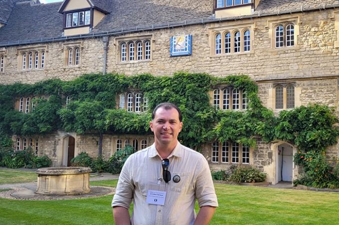 Dr. Rafael no St. Edmund Hall, da Universidade de Oxford, onde está ocorrendo o evento