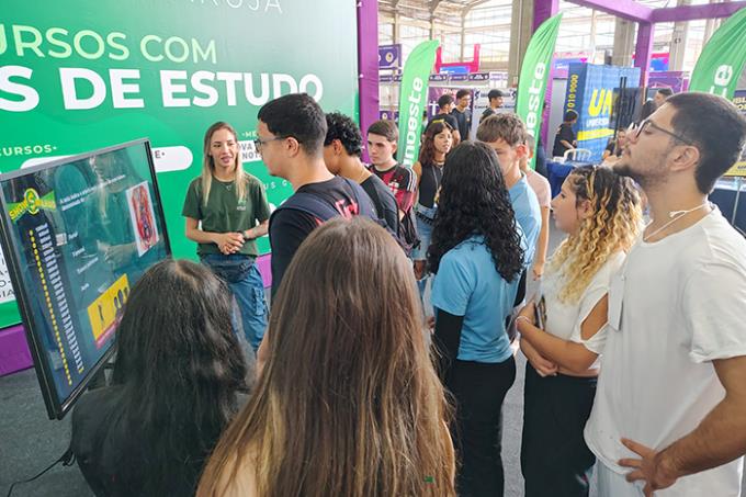 Unoeste leva tecnologia de ponta para feira de Praia Grande