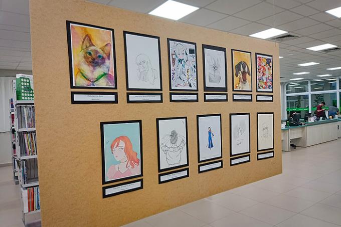 Desenhos de vários estilos foram confeccionados à mão por alguns artistas; outros optaram pelo computador utilizando o Paint